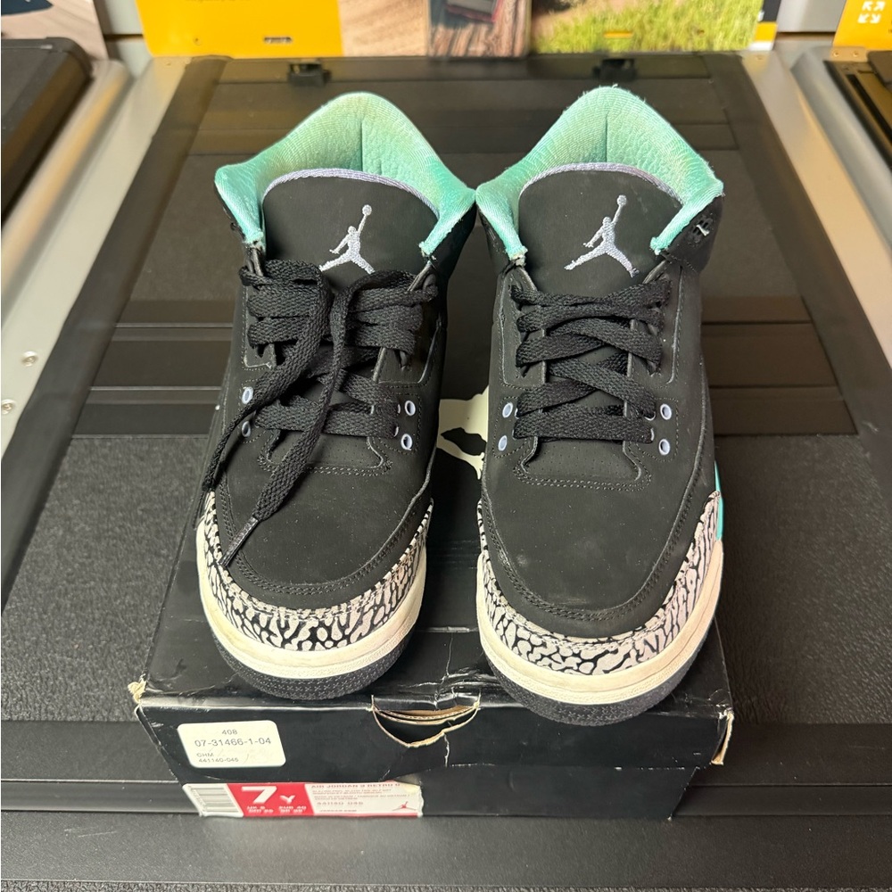 Jordan Retro 3 WLF GRY & TEAL Size 7Y